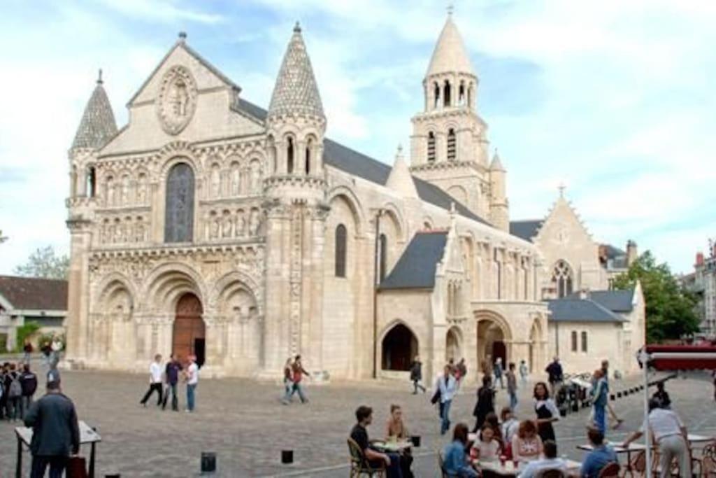 • Bel Appartement - Centre Historique De بواتييه المظهر الخارجي الصورة